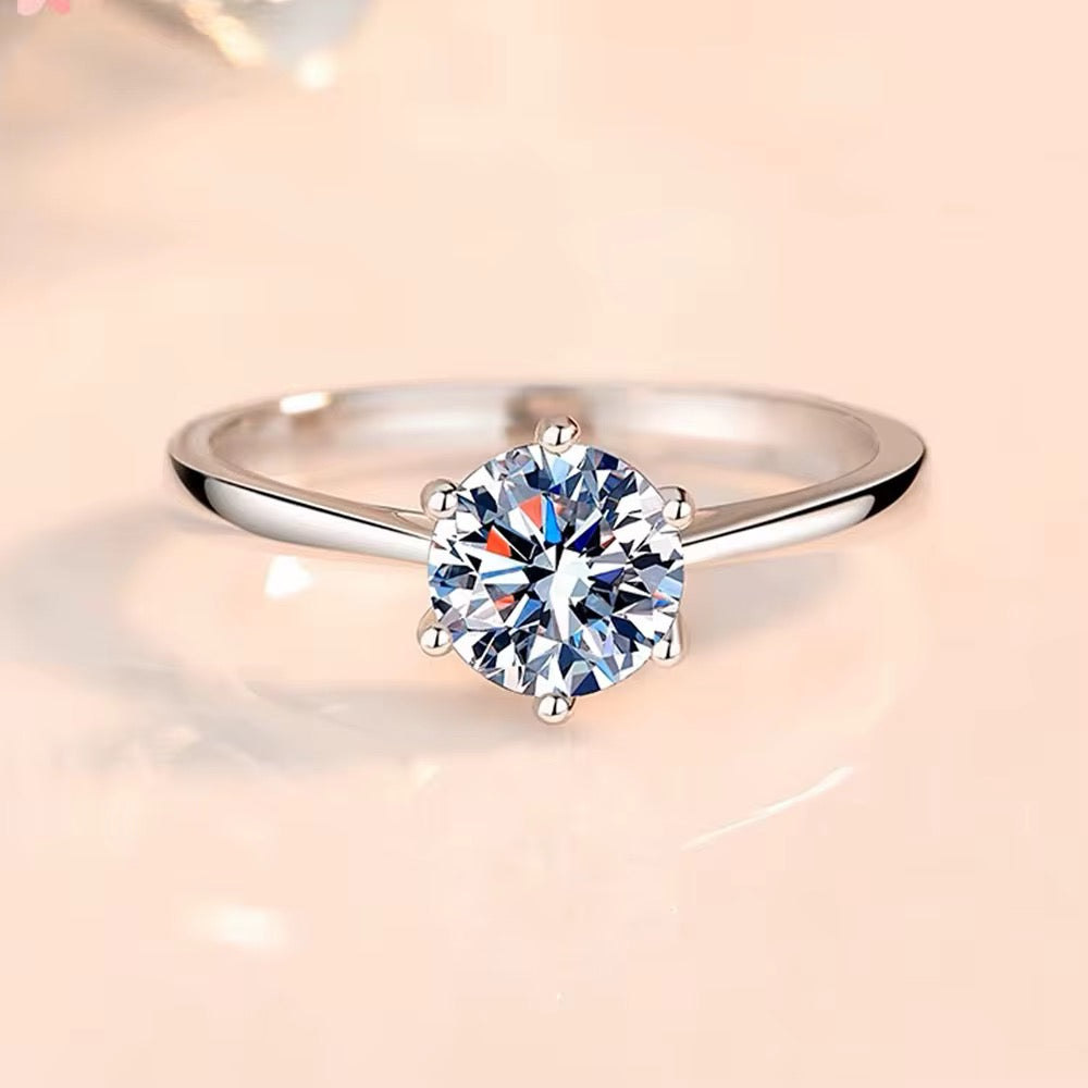 Minimalist 925 Sterling Silver Round Cubic Zirconia Solitaire Ring – Silver