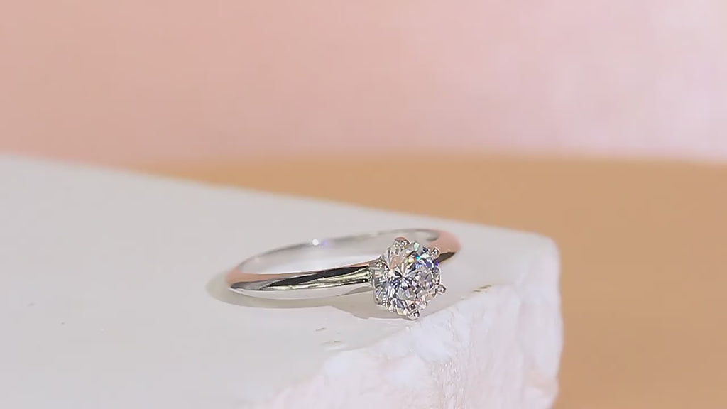 Minimalist 925 Sterling Silver Round Cubic Zirconia Solitaire Ring – Silver