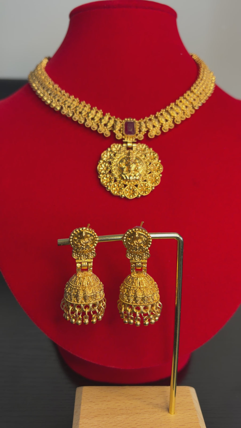 Vaibhavi Temple Necklace Set – Lakshmi Pendant with Ruby Centre Stone & Matching Earrings