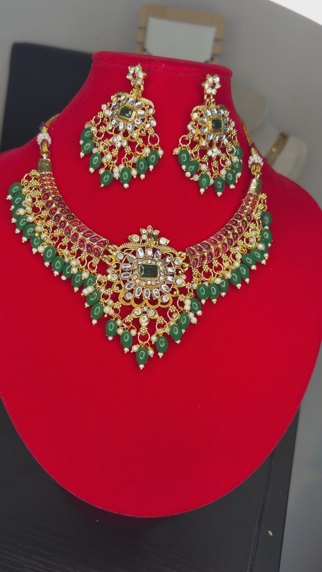 Rani Emerald Necklace Set